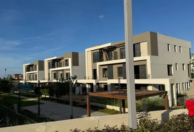6-bedroom villa 392 m² for sale in Palm Hills