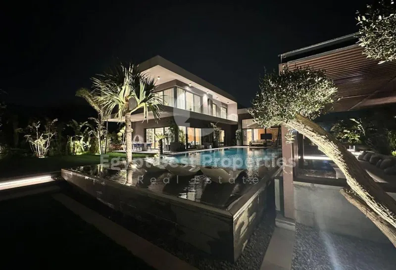 فيلا 6 غرف 470 م² للبيع في Swan Lake Residence