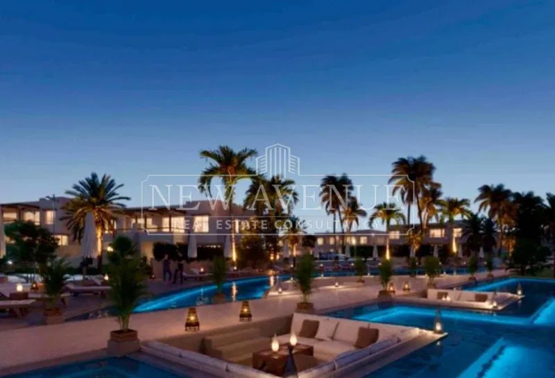 6-bedroom villa 340 m² for sale in Hacienda West