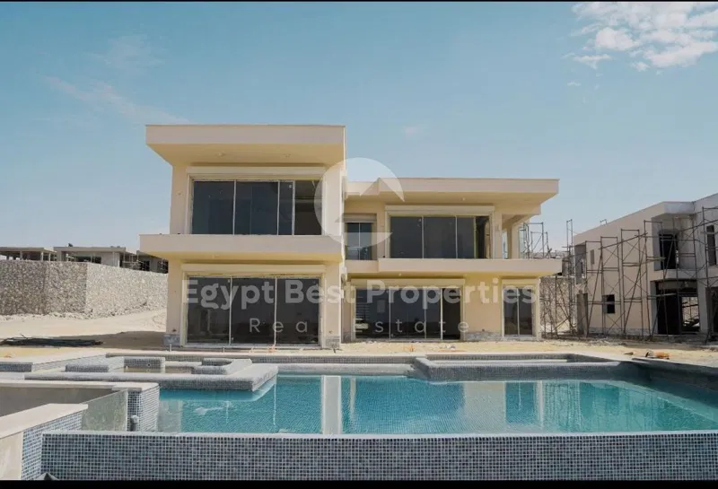 فيلا 5 غرف 900 م² للبيع في دايركشن وايت