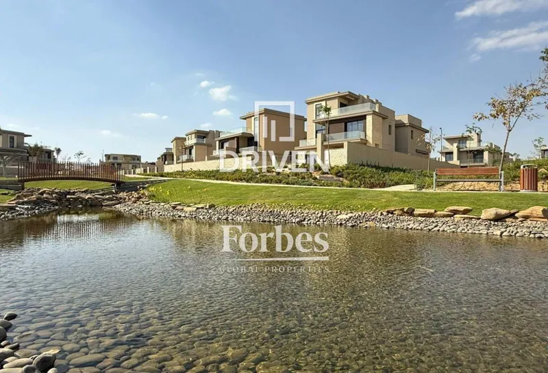 6-bedroom villa 716 m² for sale in The Estates , The Estates