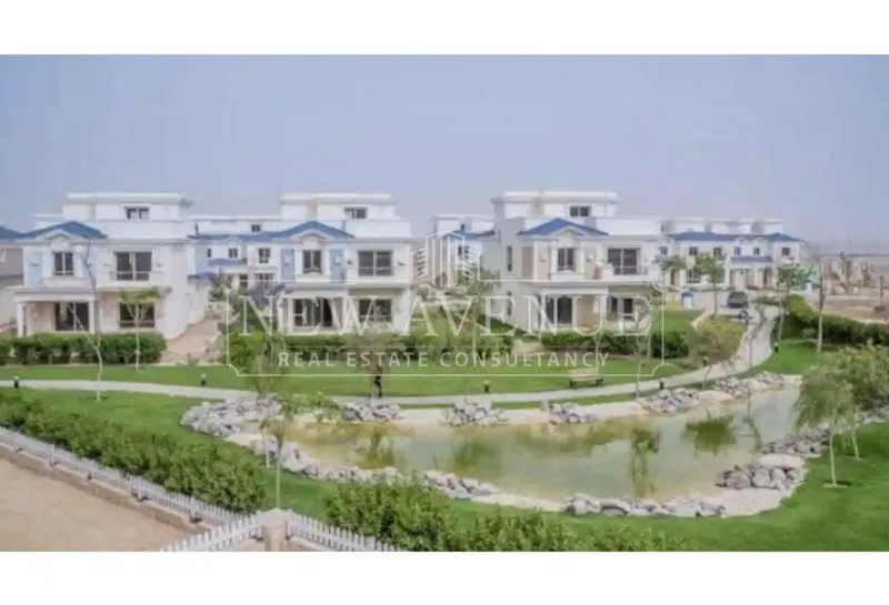3-bedroom villa 594 m² for sale in Mountain View 1.1