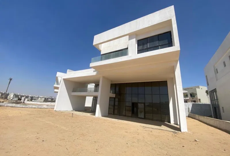 5-bedroom villa 590 m² for sale in Hyde Park, Cluster 18