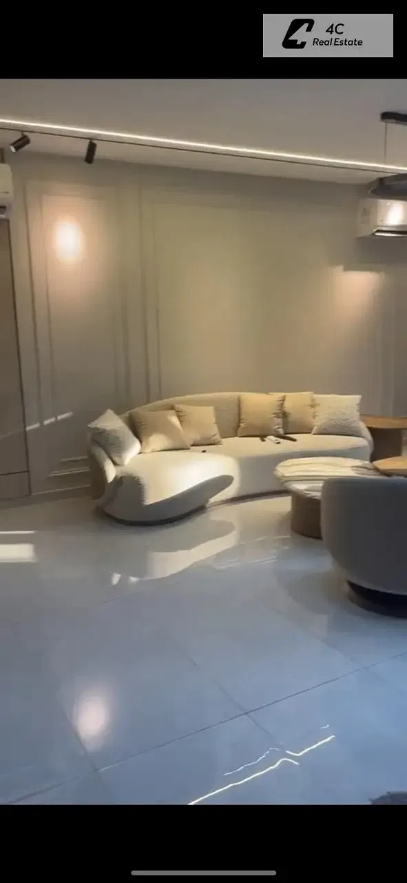 Under market price Townhouse Middle 400 m for sale3 bedrooms fully finished ready to move view landscape very prime location in Al Maqsad
