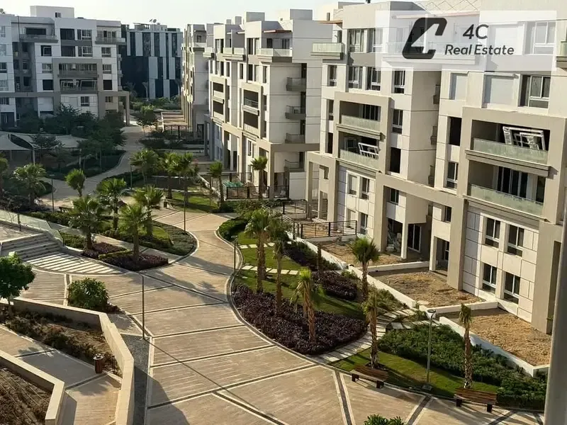 Exclusive Unit for sale in hyde park new cairo - 260 m - best price - ready to move prime location - open view