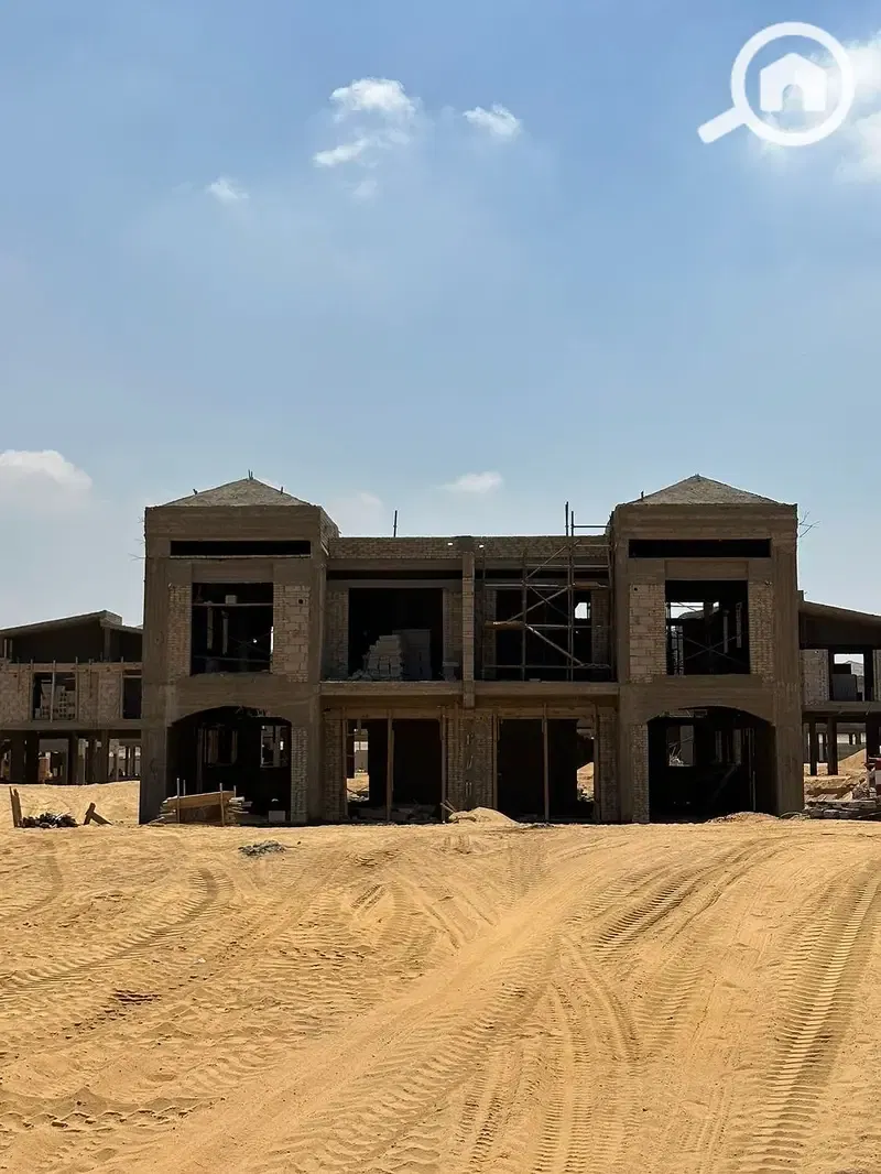 For sale: Twin house 270m in Village West Compound, Sheikh Zayed - Dorra Group - Delivery 2026 - Prime location .