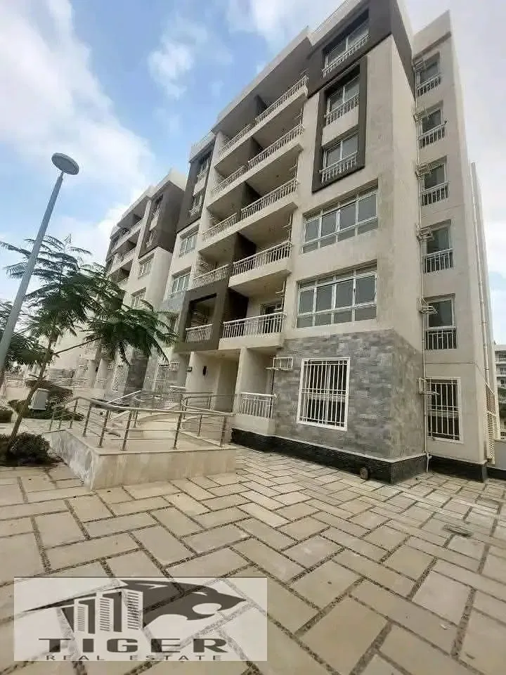 In my city, there is a studio opportunity in the upscale phases B12 with a down payment and a commercial offer.