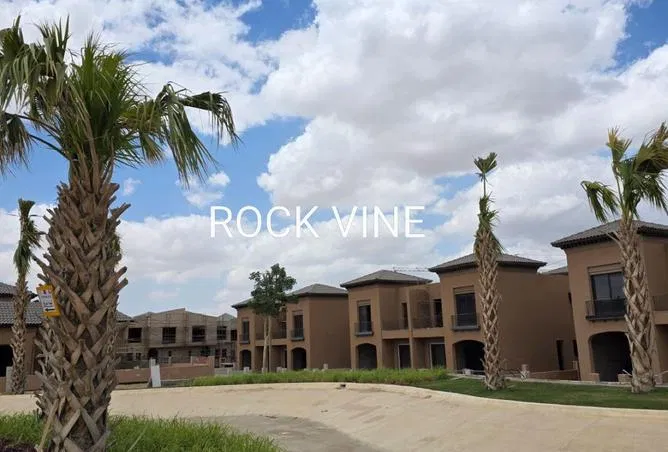 4-bedroom townhouse 223 m² for sale in Village West