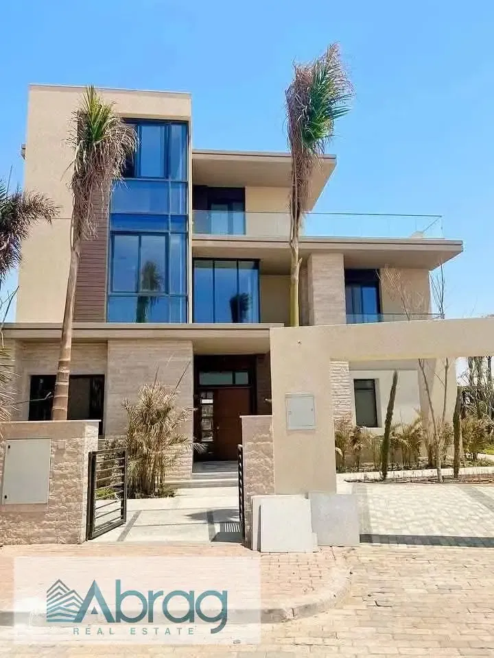 For sale: Corner townhouse villa, 210 sq m, with landscape view and swimming pool, fully finished, at launch price with payment facilities, in Zomra C