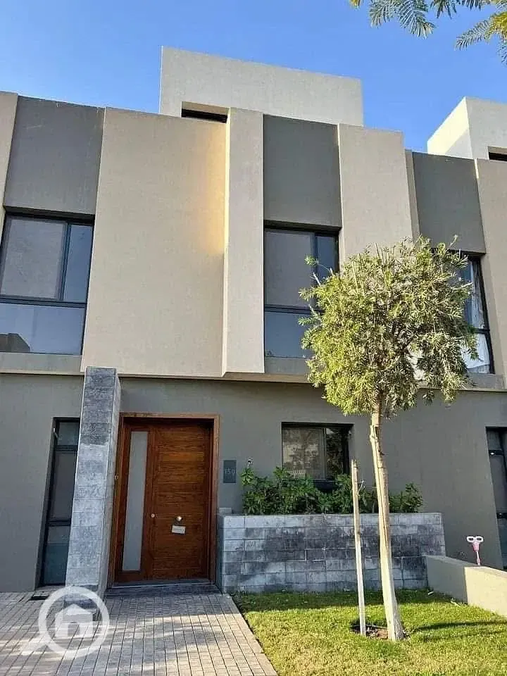 Villa for sale with near delivery in Al Burouj Compound. Prime location, right next to the International Medical Center, and just minutes away from Ma