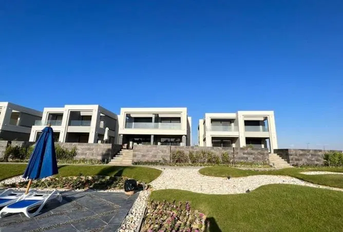 5-bedroom twin house 320 m² for sale in La Vista Bay