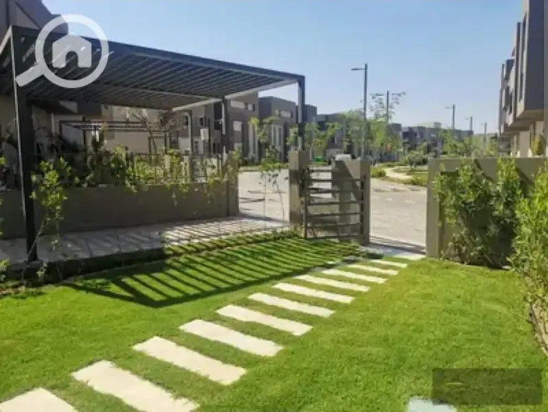 Corner Townhouse for Sale in Etapa Compound – Sheikh Zayed