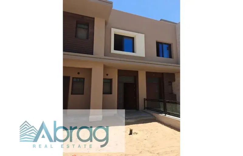 For sale town house with immediate delivery in The Estates compound in New Zayed