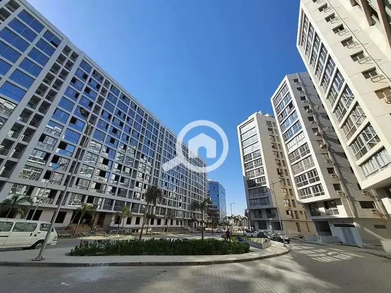 Studio for sale in Compound One Katameya, half finished, 80 m, completion in installments at a great price.