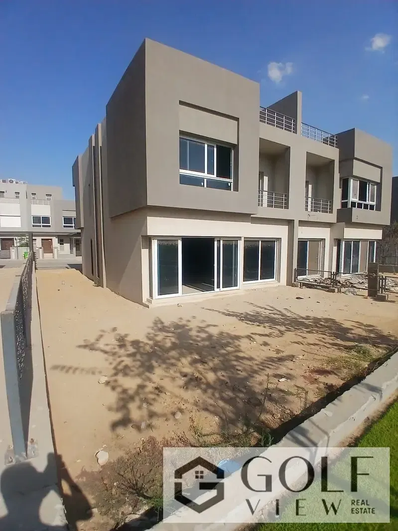 Resale listing: 400 m² twin house with a 230 m² garden in the Itaba Sheikh Zayed compound. Immediate occupancy. Prime location in the heart of the pha