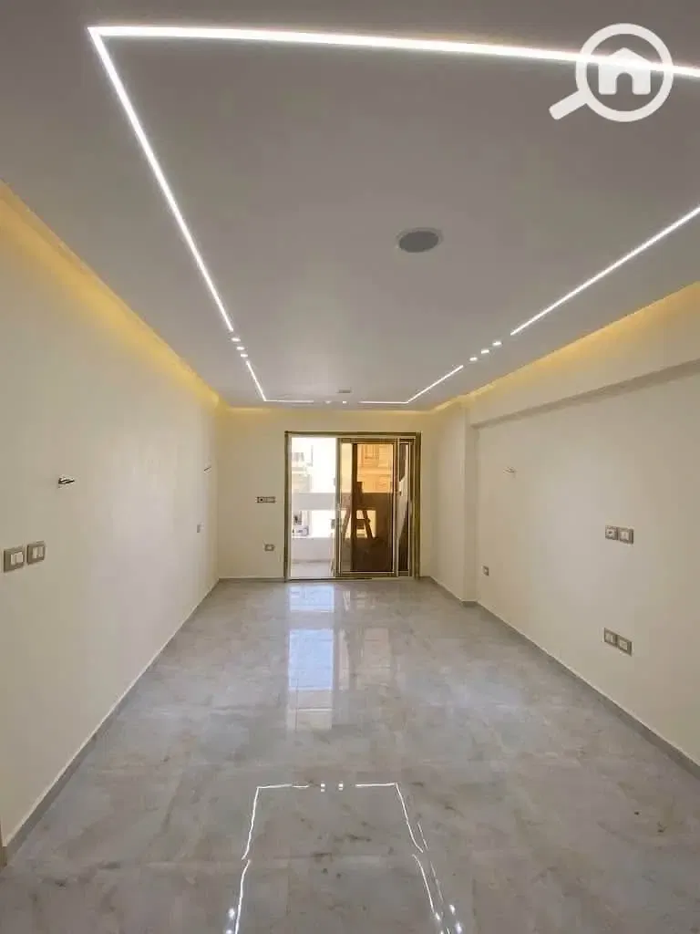 Apartment for sale in Maadi Dunes compound, super deluxe finishing, installments remaining, at a special price.