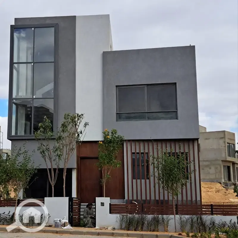 Inspect and move in immediately! Villa for instant sale in the New Administrative Capital. Prime location in R7, with a view of the Green River,