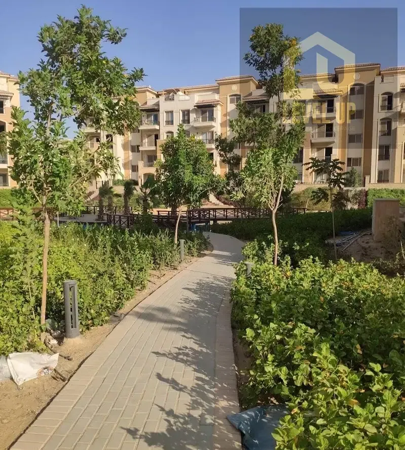 apartment for sale special downpayment with a great area in stone residence katameya