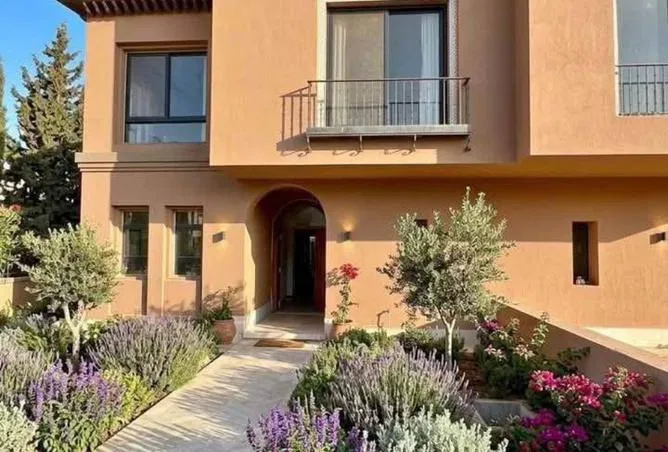 4-bedroom villa 220 m² for sale in Village West