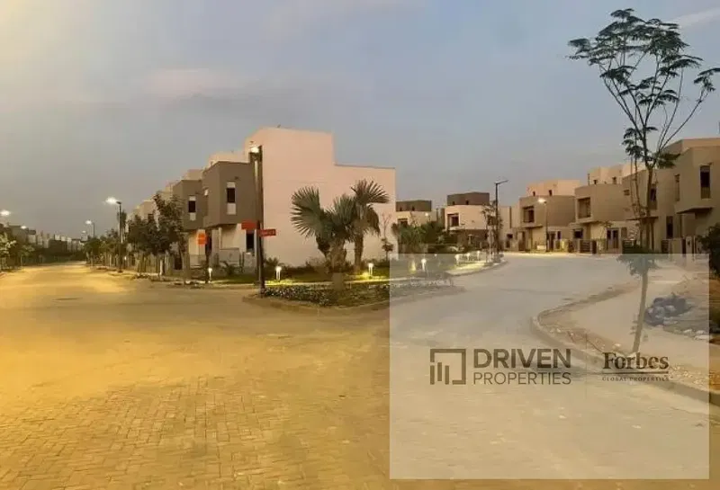 By Installment Ready To Move Townhouse 215M For Sale In The Crown Palm Hills Compound next to New Giza 6th of October City Wahat Road Giz