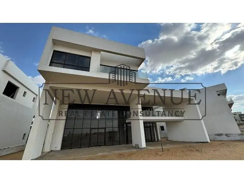 Standalone Villa for Sale - Down payment with installments - Ready to move - Prime location overlooking landscape - in Hyde Park New Cairo