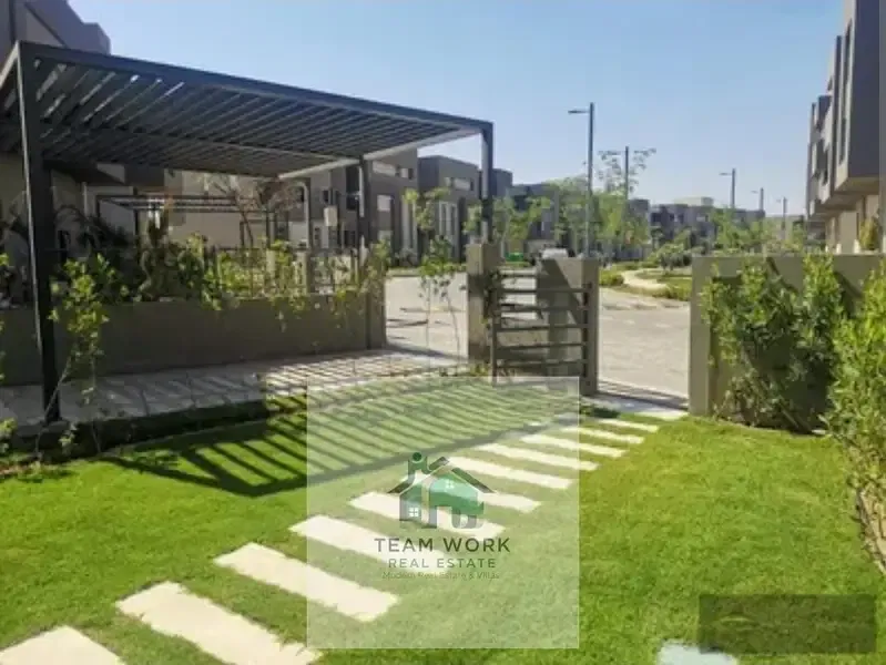 Corner townhouse inside Etapa compound at a very special price for quick sale, super lux finish, next to Al Rabwa and opposite Al Jarya.