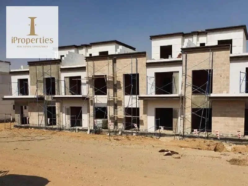 Town house middle in Azzar infinity 176m