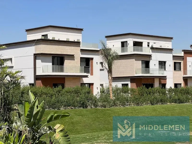 Town house 225m Ready To Move 5beds For Sale Prime Location Azzar 2 New Cairo Next to AUC