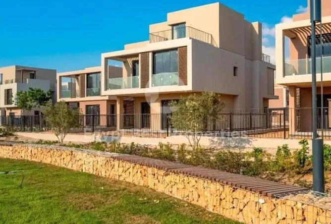 4-bedroom villa 221 m² for sale in SODIC East