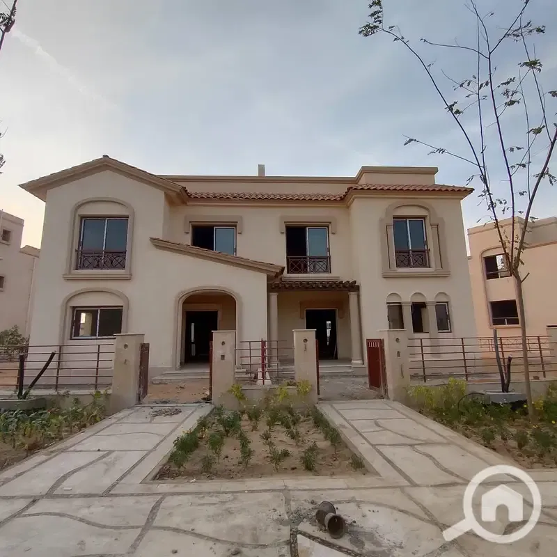 For sale, Villa E3 Madinaty at a special price for quick sale, down payment 16.5