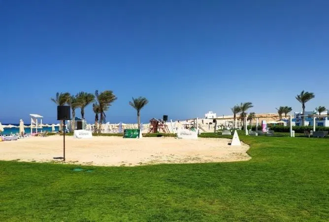 3-bedroom villa 200 m² for sale in Marseilia Beach 5