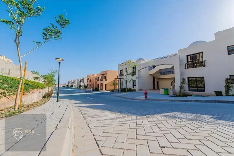 The lowest apartment with 3 rooms and a very large garden by the lagoon for quick sale in installments.