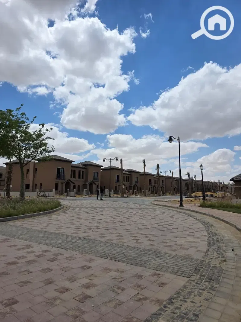 Town House 4 Bedrooms Resale Lowest Price At Market Delivery 12/2026 Village West Sheikh Zayed