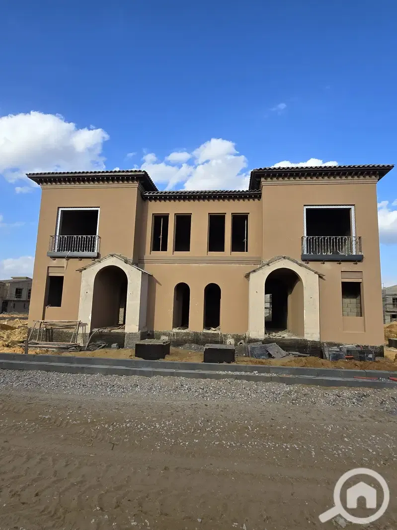 For Sale | Premium Middle Townhouse 223 sqm – Village West by Dorra, Sheikh Zayed (Exceptional Price – Prime Location – Delivery 2026)
