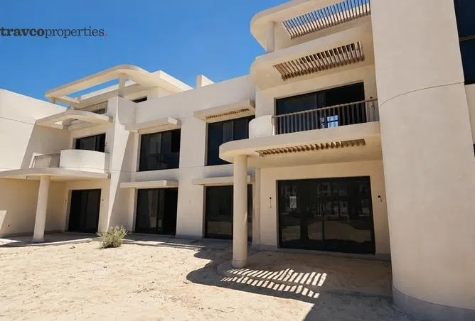 4-bedroom chalet 254 m² for sale in Almaza Bay