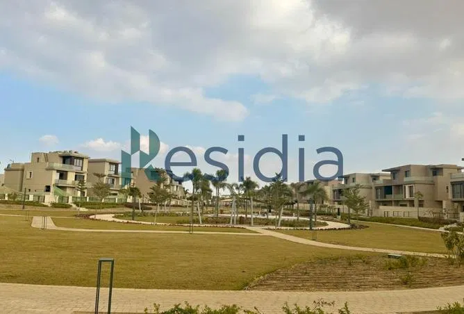 4-bedroom twin house 290 m² for sale in Sodic West