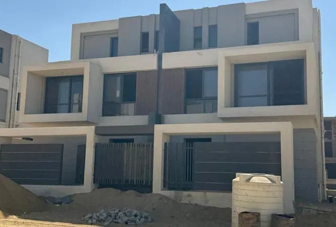 4-bedroom twin house 270 m² for sale in El Patio Town