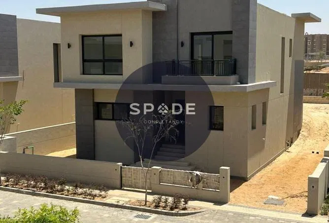فيلا 5 غرف 485 م² للبيع في Swan Lake Residence