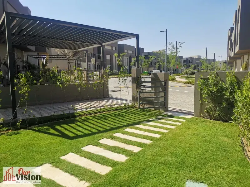 Etapa - City Edge for sale Corner Townhouse at the highest hill in Sheikh Zayed, 364m land area, 274m built area, 4 rooms, 4 bathrooms, a room with bathroom for the nanny, fully finished with keys.