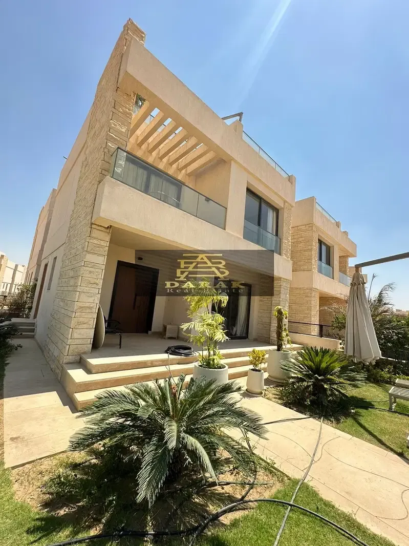 A unique, exceptional opportunity in the city of Noor at a commercial price for Townhouse Q1.