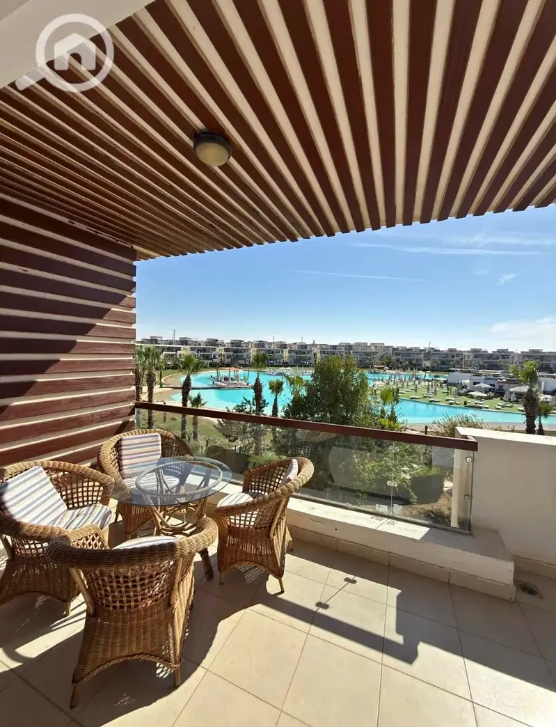 Fully finished chalet for sale with a prime direct sea view in Amwaj, Sidi Abdel Rahman. Prime location near El Alamein Airport and Sidi Heneish.