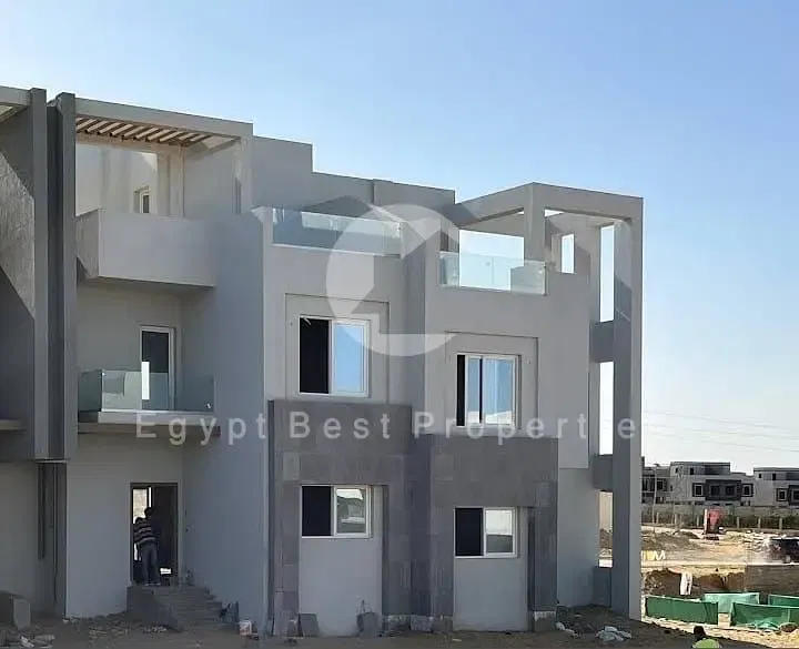 Pent house in V levels for sale Rtm and installment remaining for 5 years view lake 4 bed & 3 bathrooms