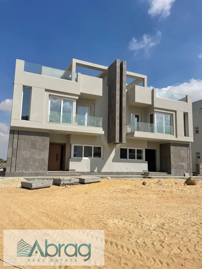 For Sale Ready to Move Twin House 400 sqm Land Remaining Installments V Levels Compound Sheikh Zayed
