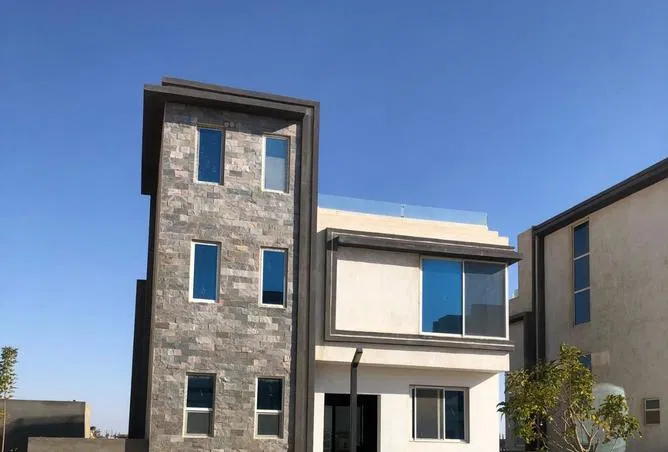 4-bedroom villa 308 m² for sale in Nyoum October