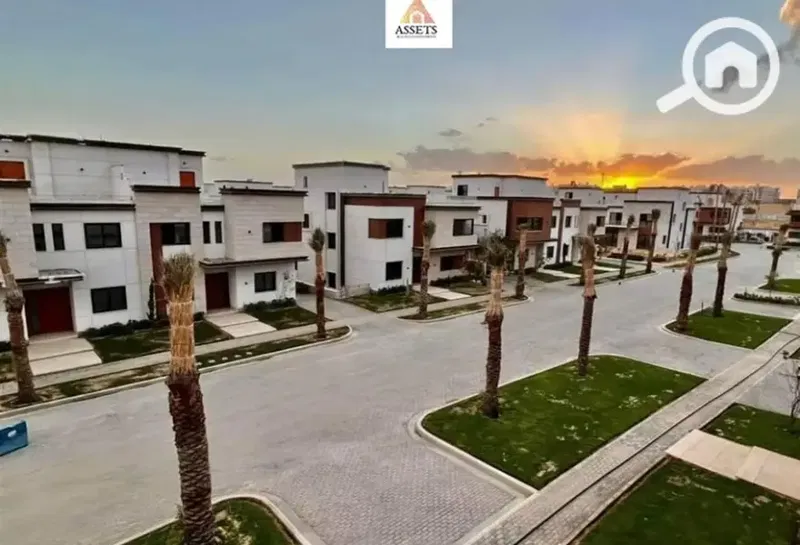 Villa for sale in azzar ready for viewing and to deliver – townhouse in Azzar Compound • Unit Type: townhouse • Built-up Area: 176m²