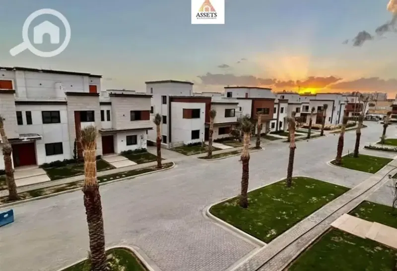 Villa for sale in azzar ready for viewing and to deliver – townhouse in Azzar Compound • Unit Type: townhouse • Built-up Area: 176m²