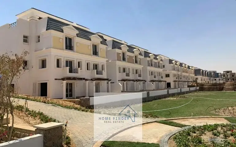 Middle Townhouse for Sale – Mountain View Chill Out Park Own a 205 sqm middle townhouse in one of the finest gated communities in 6th of October City, with delivery in December. Required Down Payment: EGP 9,500,000, remaining installments of only EGP 1,