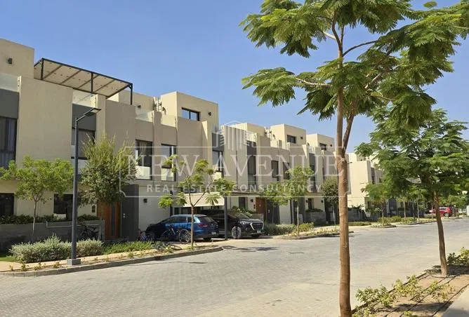 4-bedroom twin house 245 m² for sale in Al Burouj Compound