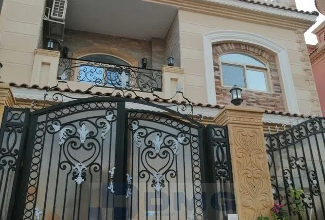 7-bedroom twin house 600 m² for sale in Yasmine District