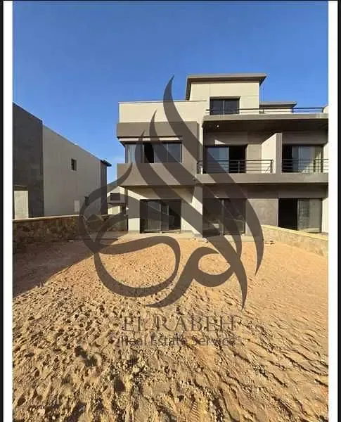 Town house corner for sale in swan lake Residence New cairo with down payment and installment UNDER MARKET PRICE